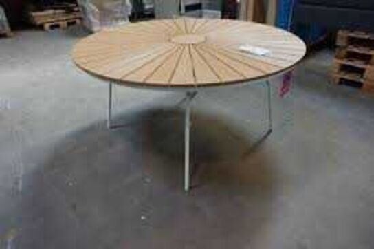 Kerteminde teak - nonwood havebord Ø130 cm, hvidt stel 