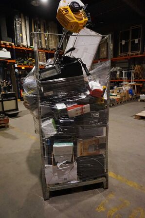 Palletårn med elektronik varer m.m. (MOMSFRI)