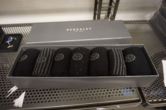 4 kasser med strømper BERKELEY