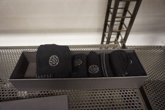 4 kasser med strømper BERKELEY