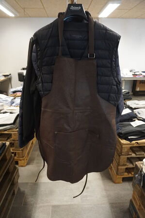 2 stk. Læder forklæder 