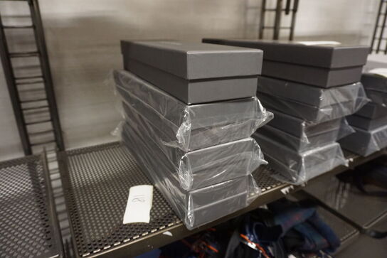 4 kasser med strømper BERKELEY