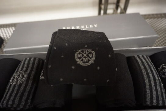 4 kasser med strømper BERKELEY