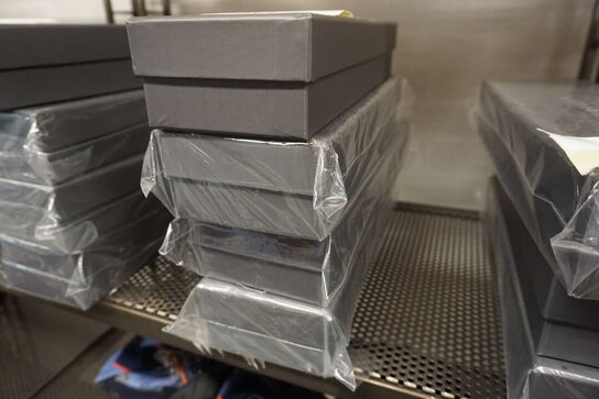 4 kasser med strømper BERKELEY