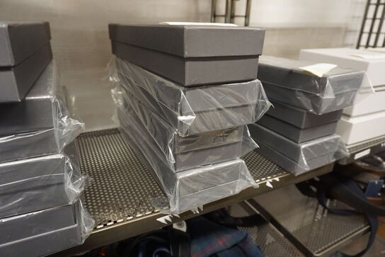 4 kasser med strømper BERKELEY