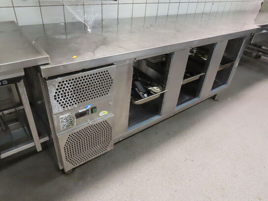 Køkkenbord i rustfrit stål, låger fra køl i ikke med