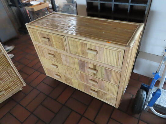 Kommode i rattan 