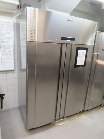 Køleskab med 2 døre GRAM Plus M 1400