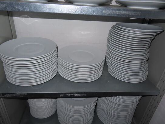 Tallerkener 3 slags (alle i reolen)