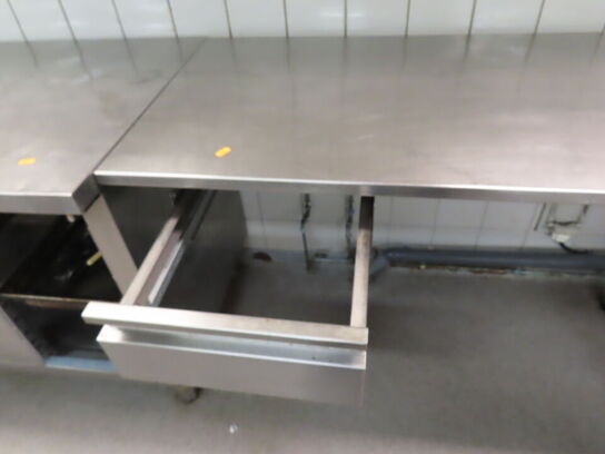 Vægmonteret køkkenbord i rustfrit stål