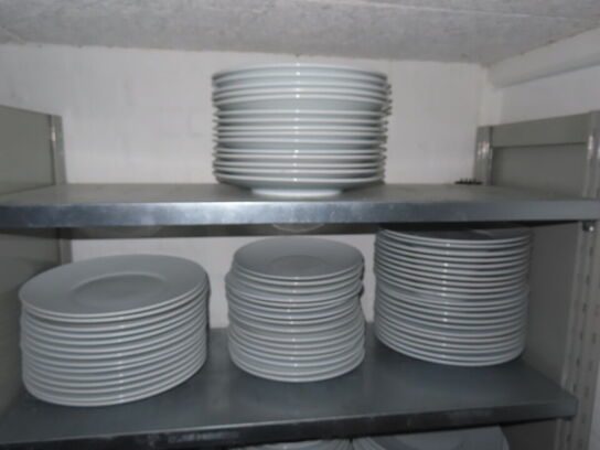 Tallerkener 3 slags (alle i reolen)