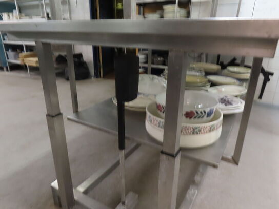 El hæve/sænke køkkenbord med hylde i rustfrit stål