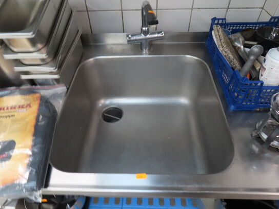 El hæve/sænke køkkenbord med vask i rustfrit stål (uden indhold)