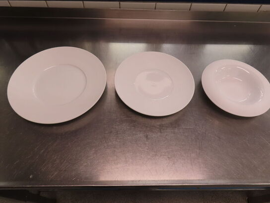 Tallerkener 3 slags (alle i reolen)