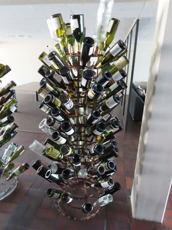 Flaskestativw med flasker