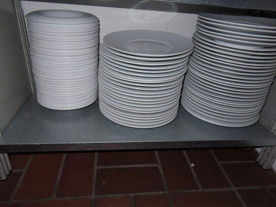 Tallerkener 3 slags (alle i reolen)