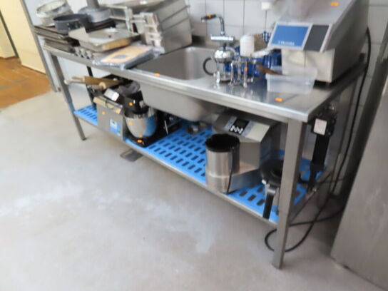 El hæve/sænke køkkenbord med vask i rustfrit stål (uden indhold)