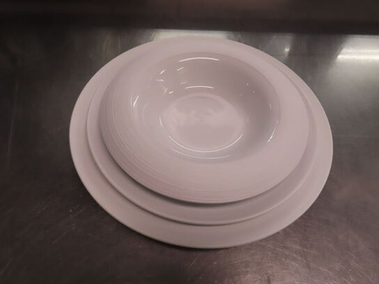 Tallerkener 3 slags (alle i reolen)