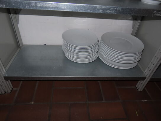 Tallerkener 3 slags (alle i reolen)