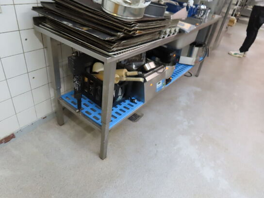 El hæve/sænke køkkenbord med vask i rustfrit stål (uden indhold)