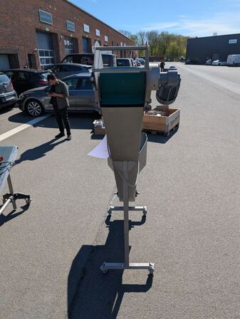 Transportbånd med motor (0.12kw) ca. 210 cm langt og 20 cm bredt.