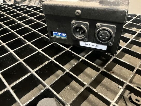 diverse stativer, arbejdslamper og lampebars