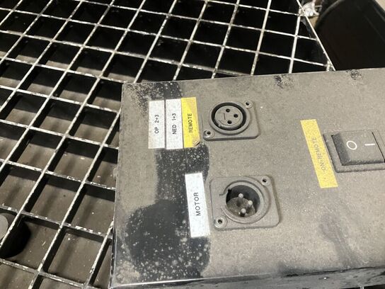 diverse stativer, arbejdslamper og lampebars