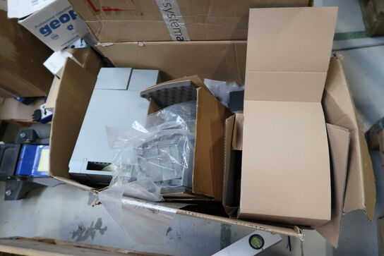 Palle med div. Varelager bl.a. DANFOSS VLT Hvac Basic Drive