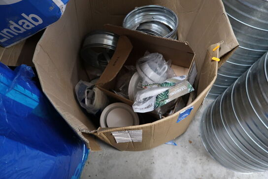 Kasse med ventilationsfitting