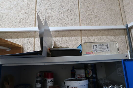 Stålskab med div. Skruer, reservedele m.m.