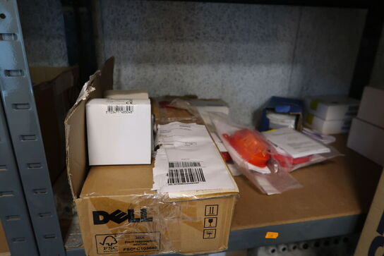 Reol med div. Reservedele