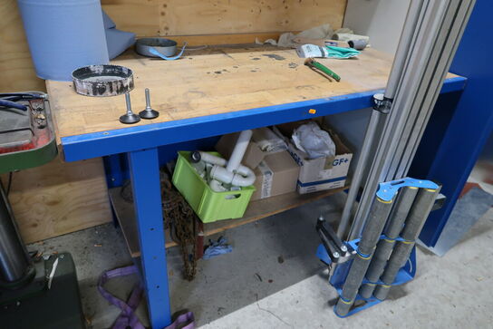 Arbejdsbord med div. Værktøj, værktøjstavle m.m.