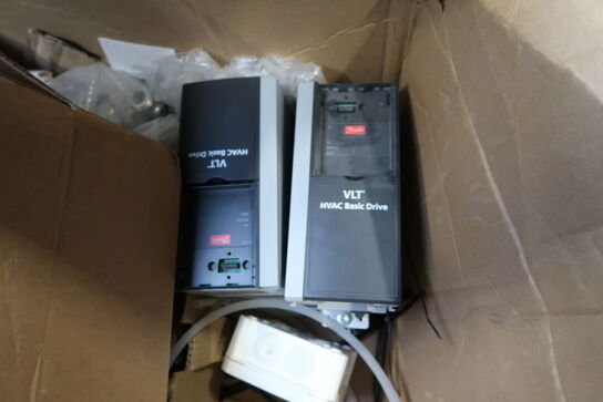 Palle med div. Varelager bl.a. DANFOSS VLT Hvac Basic Drive