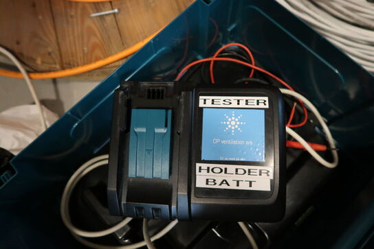 El. hæve/sænke skrivebord, samt lader MAKITA