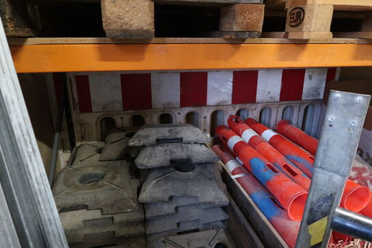 2 stk. paller med afspærringsstolper