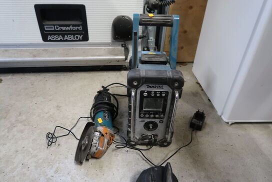 Arbejdsradio MAKITA DMR107 samt vinkelsliber MAKITA 9565H