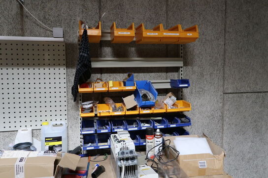 Arbejdsbord med skruestik samt div. Værktøj