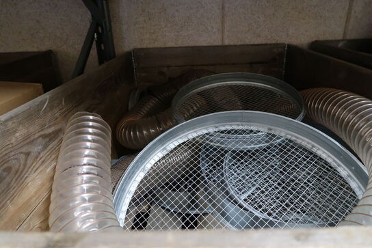 Palle med div. Ventilationsfittings