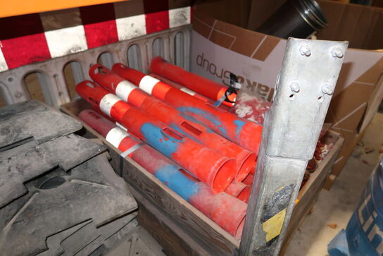 2 stk. paller med afspærringsstolper