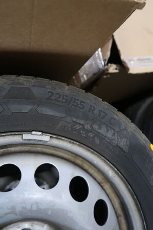 4 stk. fælge med dæk CONTINENTAL 225/55 R 17 C