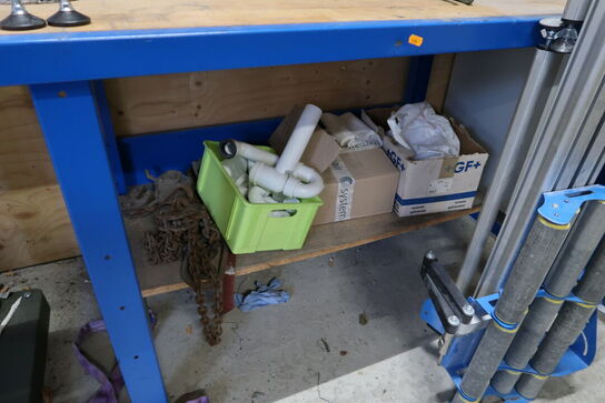 Arbejdsbord med div. Værktøj, værktøjstavle m.m.