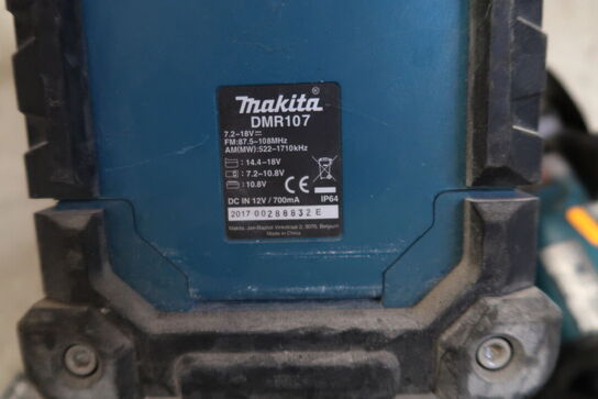 Arbejdsradio MAKITA DMR107 samt vinkelsliber MAKITA 9565H