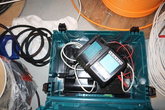 El. hæve/sænke skrivebord, samt lader MAKITA