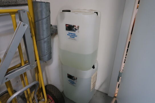 Sækkevogn samt demineraliseretvand