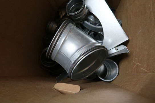 Palle med ventilationsfittings