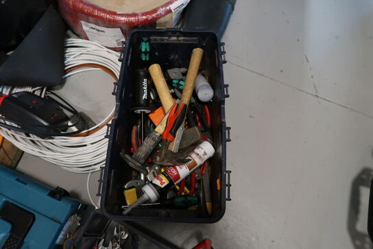 2 stk. kasser med div. Værktøj