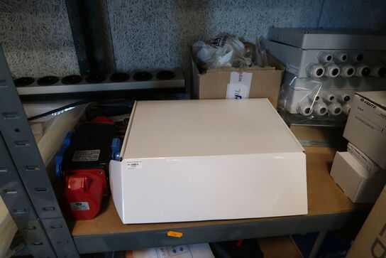 Reol med div. Reservedele