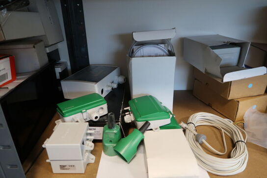 Reol med div. Reservedele