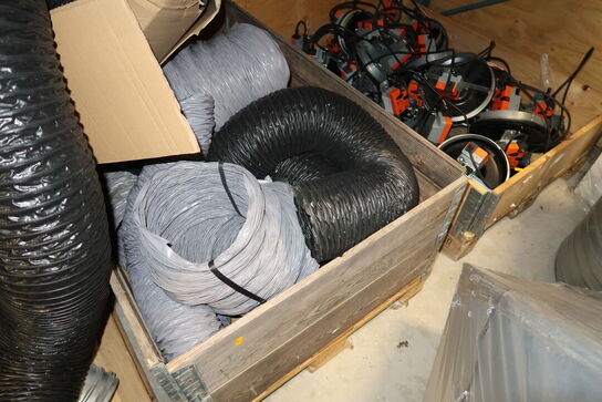 Div. Ventilationsdele samt palle med flexslanger