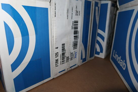 Reol med div. Reservedele